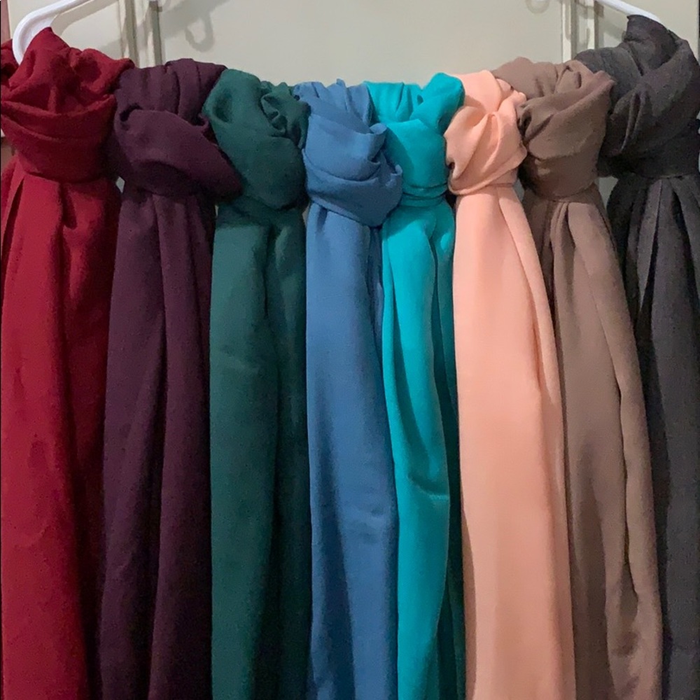 Lot of 8 scarves